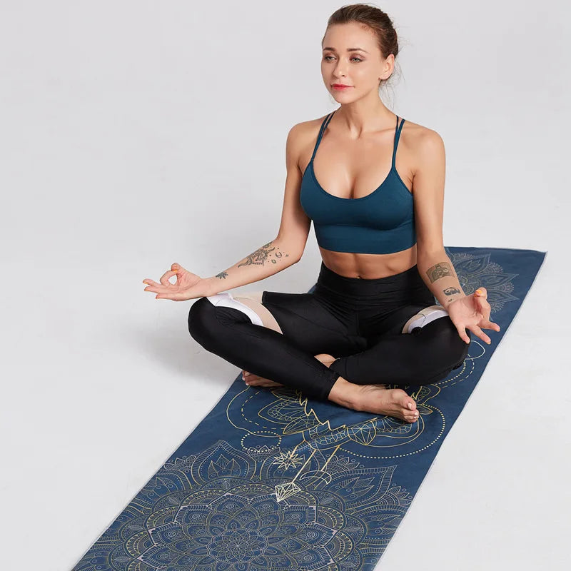 Yoga Mat Towel Double-Side Velvet Yoga Fitness Isolation Mat Non-Slip Folding Portable Sports Mat Towel Beach Quick Dry Towel